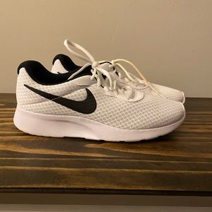 Nike Tanjun women’s sneakers 9
